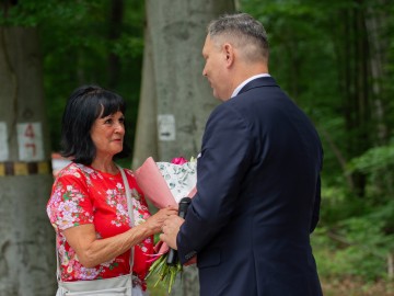 Uroczystość z okazji utworzenia 99 rezerwatu w wjewództwie łódzkim -rezerwatu przyrody 'Janinowski Starodrzew Bukowy im. Hieronima Andrzejewskiego